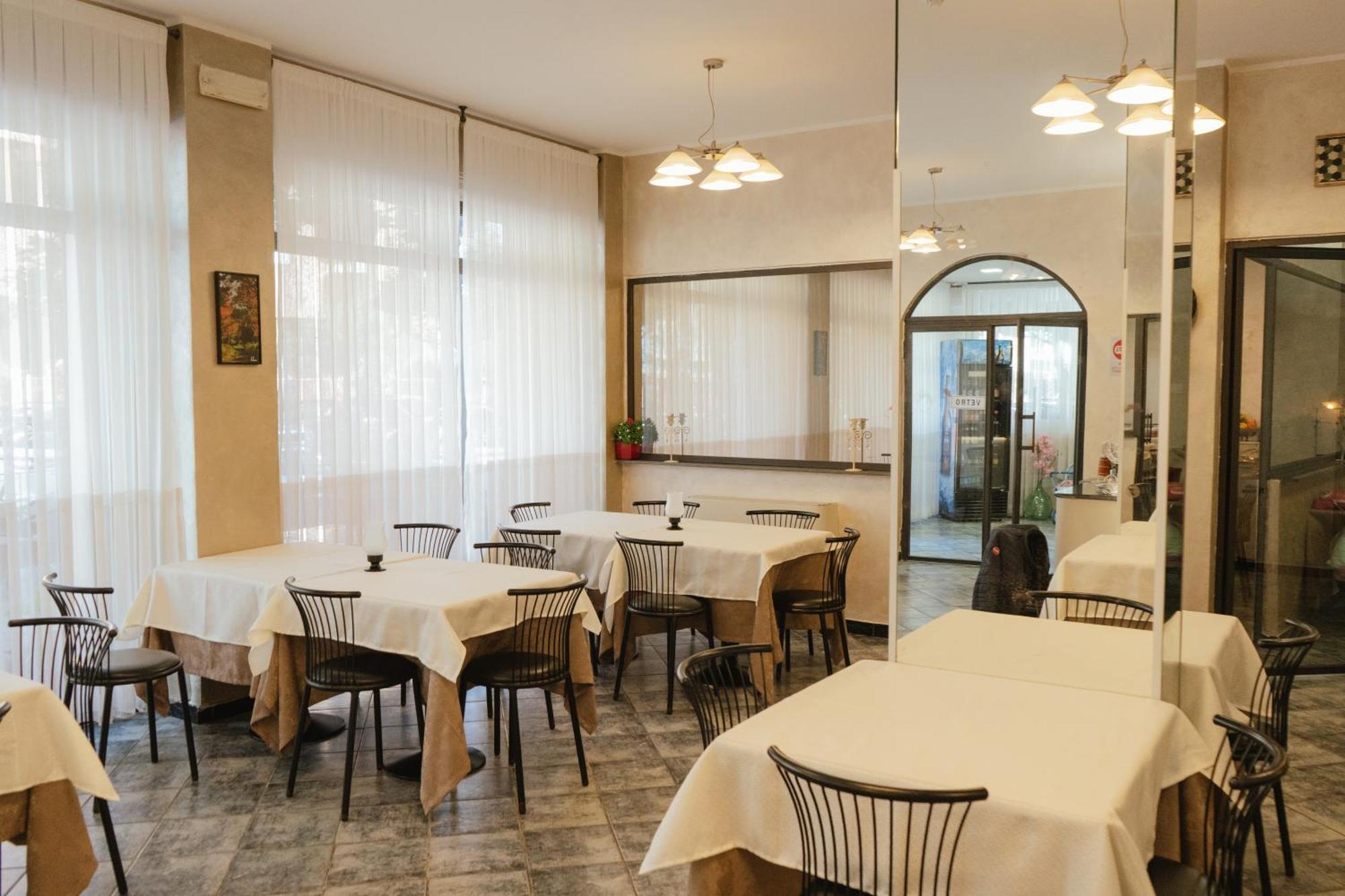 Hotel Magnolia Albenga Exterior photo